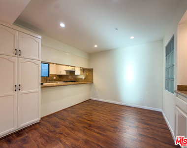 301 W Loraine Street - Photo Thumbnail 8