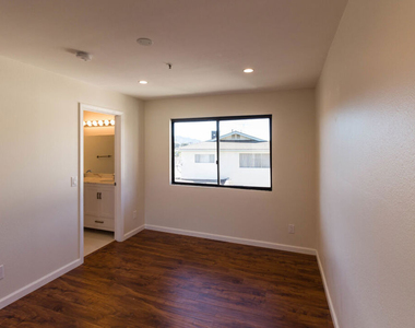 301 W Loraine Street - Photo Thumbnail 21
