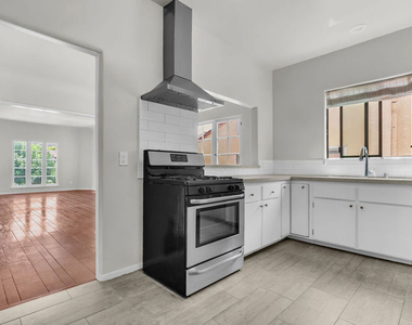 751 N Croft Avenue - Photo Thumbnail 9