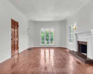 751 N Croft Avenue - Photo Thumbnail 4
