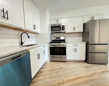 3333 Broadway - Photo Thumbnail 2