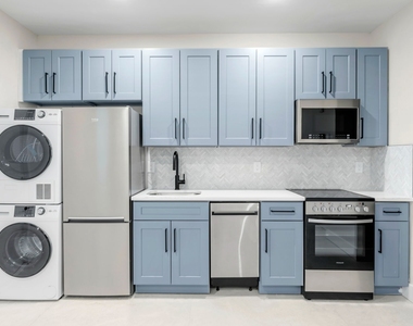 315 West Broadway - Photo Thumbnail 2