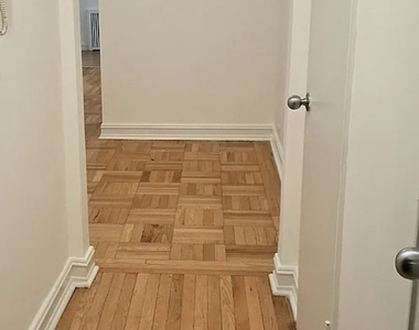 235 East 46th Street - Photo Thumbnail 7