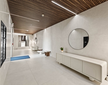 315 West Broadway - Photo Thumbnail 6