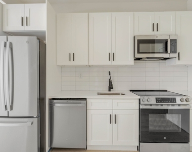 2111 Regent Place #1R - Photo Thumbnail 4