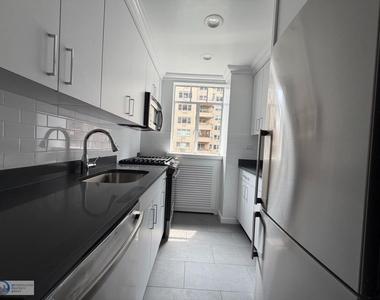Fifth Avenue - Photo Thumbnail 5