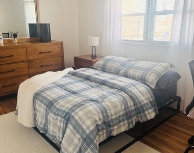 472 Kirkman Avenue - Photo Thumbnail 7