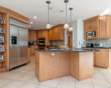 200 Hummingbird Drive - Photo Thumbnail 10