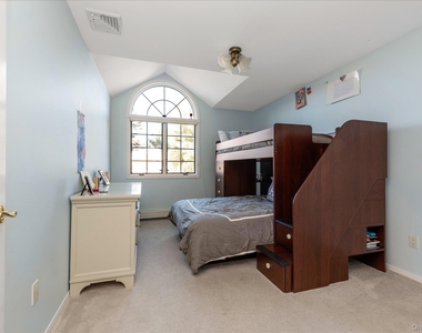 200 Hummingbird Drive - Photo Thumbnail 19