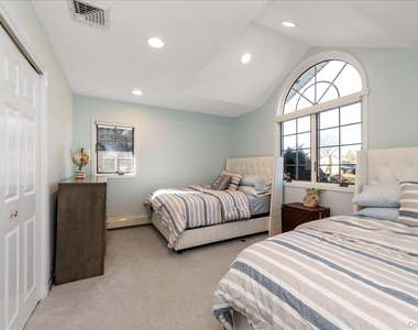 200 Hummingbird Drive - Photo Thumbnail 14
