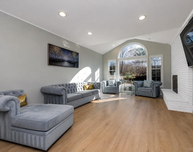200 Hummingbird Drive - Photo Thumbnail 8