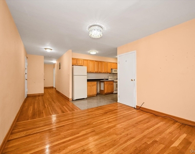140-18 Burden Crescent - Photo Thumbnail 2