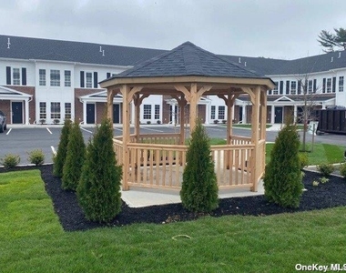 221 Eastview Drive - Photo Thumbnail 8