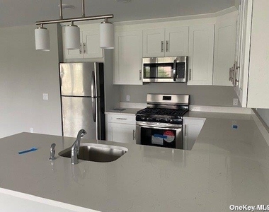 221 Eastview Drive - Photo Thumbnail 3