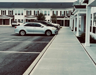 221 Eastview Drive - Photo Thumbnail 2