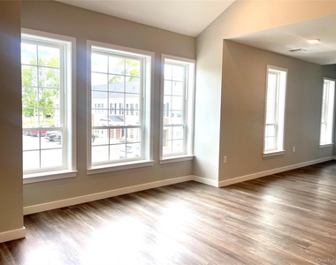 221 Eastview Drive - Photo Thumbnail 8