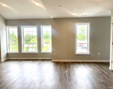 221 Eastview Drive - Photo Thumbnail 9