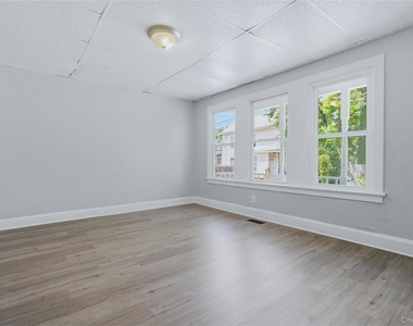 70 Van Deusen Street - Photo Thumbnail 7