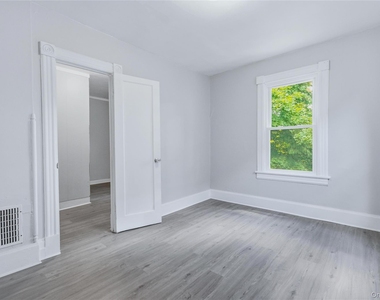 70 Van Deusen Street - Photo Thumbnail 12