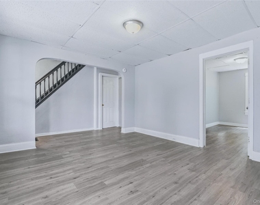 70 Van Deusen Street - Photo Thumbnail 5