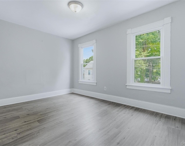 70 Van Deusen Street - Photo Thumbnail 10