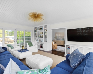 1 Bishop Avenue - Photo Thumbnail 2