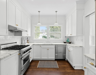 1 Bishop Avenue - Photo Thumbnail 6