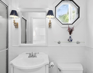 1 Bishop Avenue - Photo Thumbnail 17