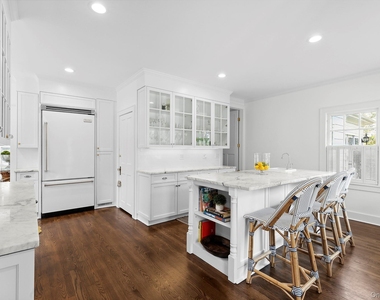 1 Bishop Avenue - Photo Thumbnail 5