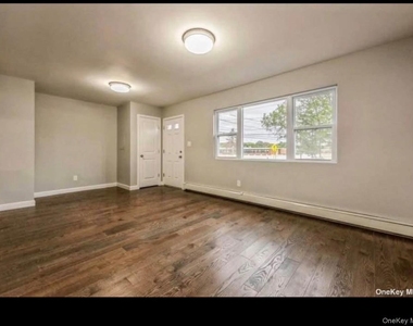 88 Ralph Avenue - Photo Thumbnail 6