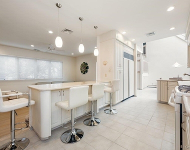 40 Cayuga Avenue - Photo Thumbnail 5