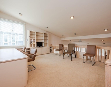 40 Cayuga Avenue - Photo Thumbnail 25