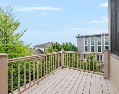 40 Cayuga Avenue - Photo Thumbnail 27