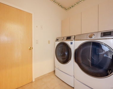 40 Cayuga Avenue - Photo Thumbnail 30
