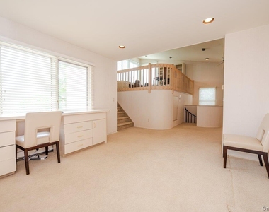 40 Cayuga Avenue - Photo Thumbnail 20