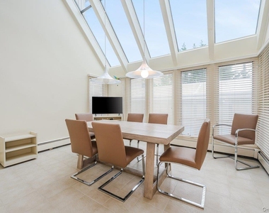 40 Cayuga Avenue - Photo Thumbnail 4