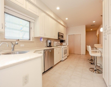 40 Cayuga Avenue - Photo Thumbnail 6