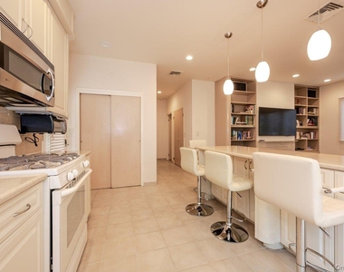 40 Cayuga Avenue - Photo Thumbnail 8