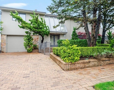 40 Cayuga Avenue - Photo Thumbnail 34