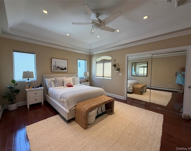 60 Trenton Avenue - Photo Thumbnail 7