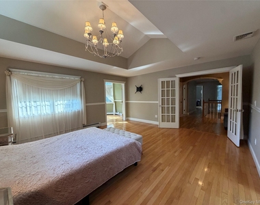 24 Arlington Avenue - Photo Thumbnail 8