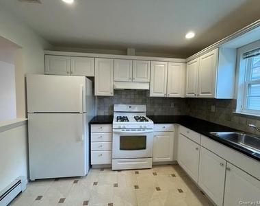20 Edgewood Road - Photo Thumbnail 4
