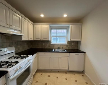 20 Edgewood Road - Photo Thumbnail 5
