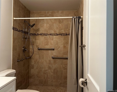 10 Evelyn Drive - Photo Thumbnail 5