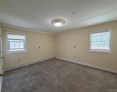 422 E Chester Street E - Photo Thumbnail 10