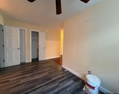 422 E Chester Street E - Photo Thumbnail 5