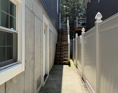 422 E Chester Street E - Photo Thumbnail 16
