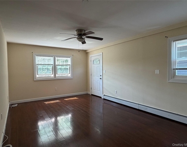 422 E Chester Street E - Photo Thumbnail 2
