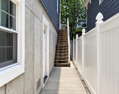 422 E Chester Street E - Photo Thumbnail 8