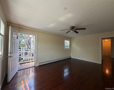 422 E Chester Street E - Photo Thumbnail 1
